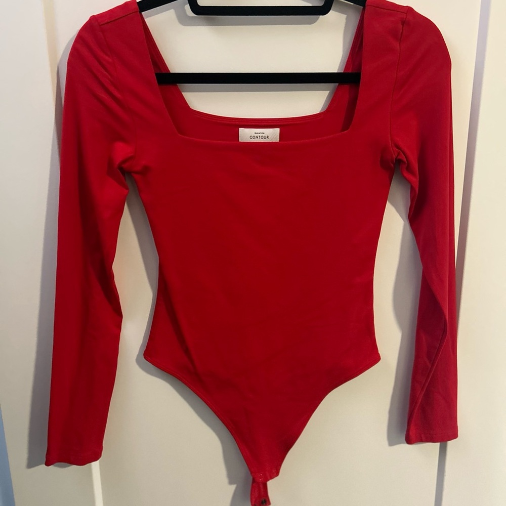 Babaton Contour Red Top